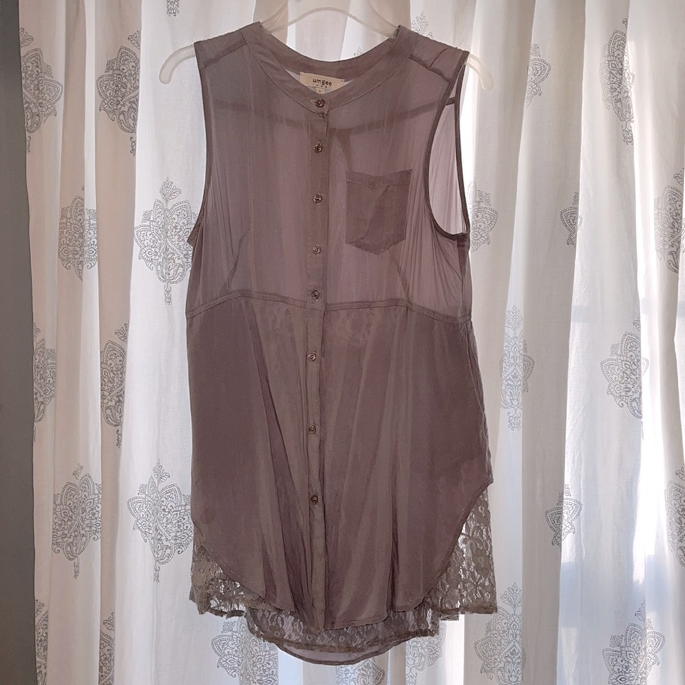 Sleeveless blouse